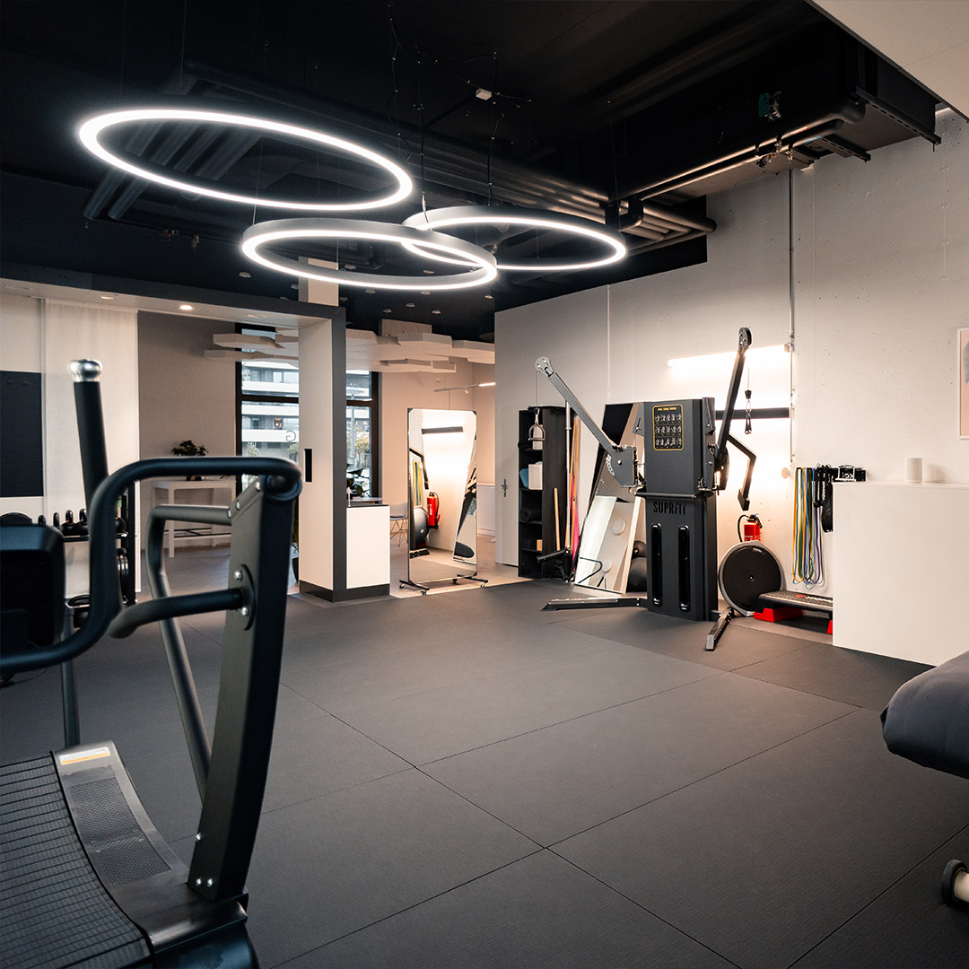 Modernes Studio für Fitness und Rolfing